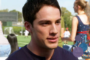 Bild von Michael Trevino als Ozzie Cardoza aus der TV-Serie 90210