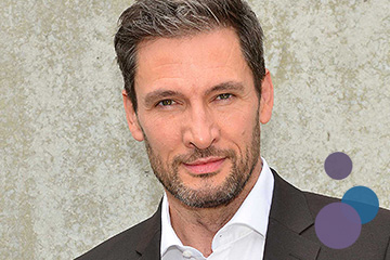 Bild von Dieter Bach als Dr. Frederic Riefflin aus der TV-Serie Gute Zeiten, Schlechte Zeiten (GZSZ)