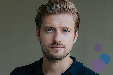 Bild von Jörn Schlönvoigt als Dr. Philip Höfer aus der TV-Serie Gute Zeiten, Schlechte Zeiten (GZSZ)