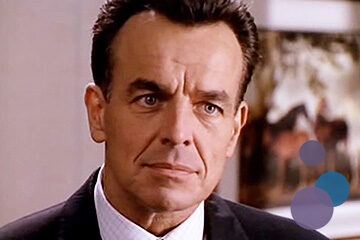 Bild von Ray Wise als Edward Burton aus der TV-Serie Savannah