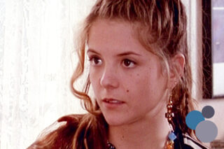 Bild von A. J. Langer als Rayanne Graff aus der TV-Serie Willkommen im Leben